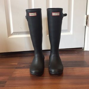 Matte black Hunter boots!
